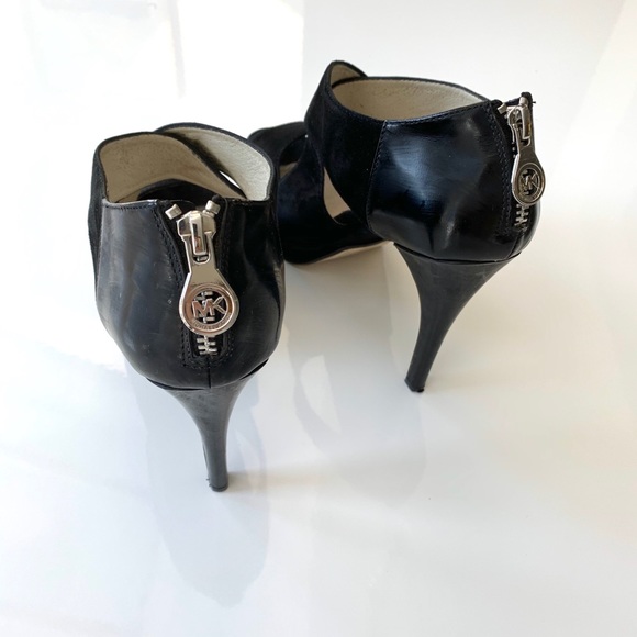 Michael Kors platform  heels in black suede. - Picture 3 of 3